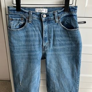 Abercrombie 90’s Straight Ultra High Rise Jeans